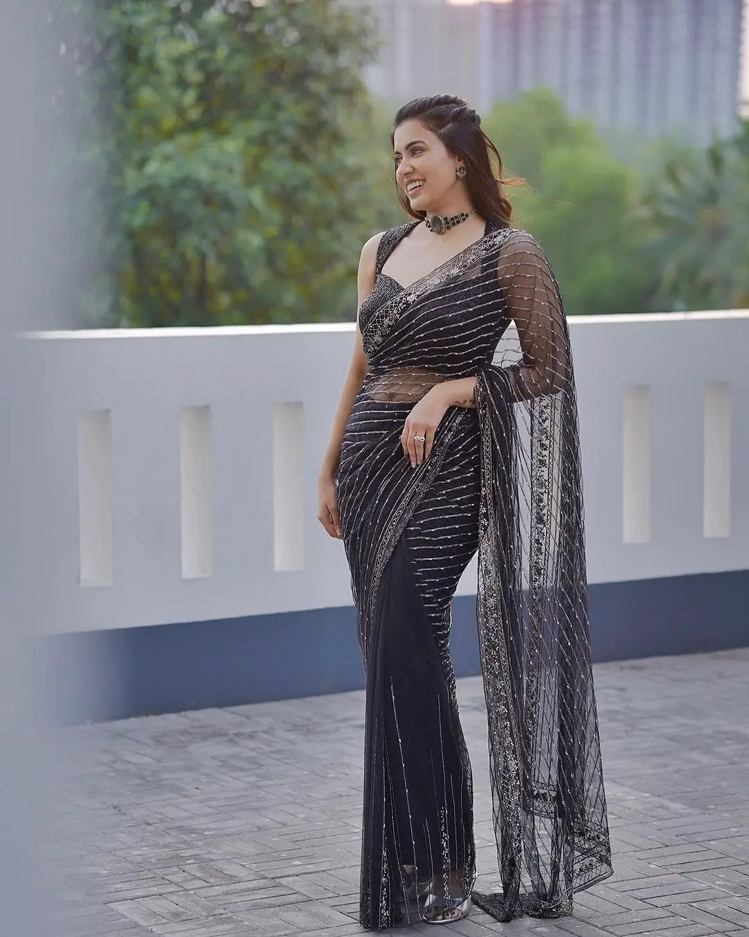 tamil actress anju kurian stills in sleeveless black saree